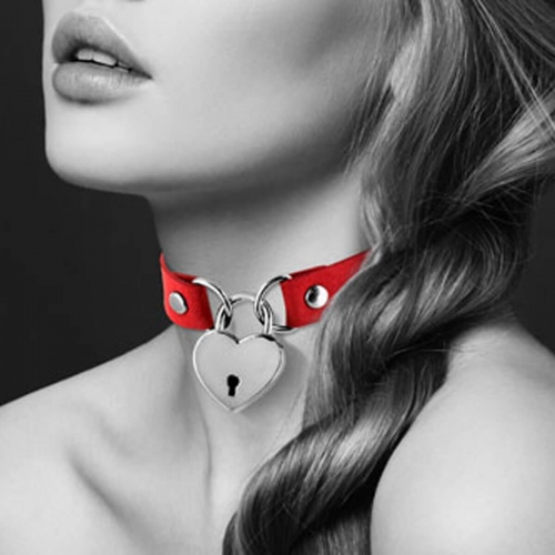 Collier rouge avec cadenas coeur