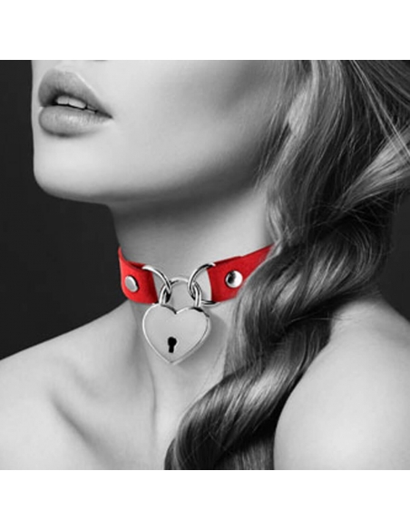 Collier rouge avec cadenas coeur